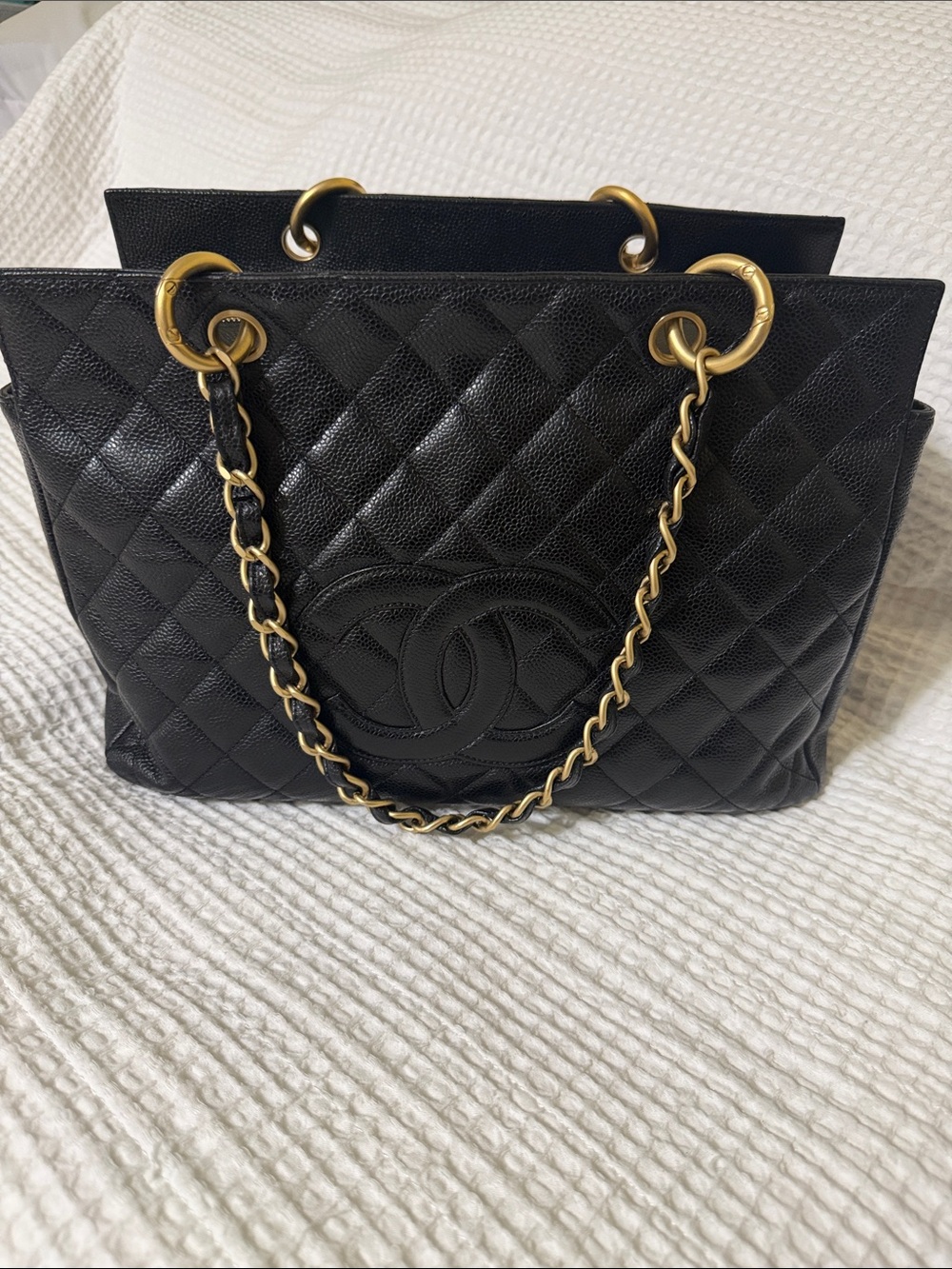 CHANEL Black Quilted Caviar Leather Shoulder Bag with Gold Chain